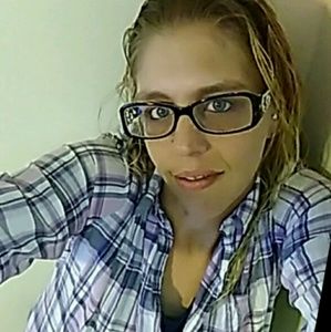 Meet your Posher, Laure